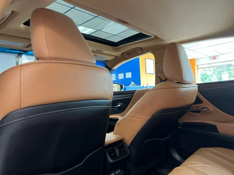 Used 2024 White Lexus 300h Luxury image 17