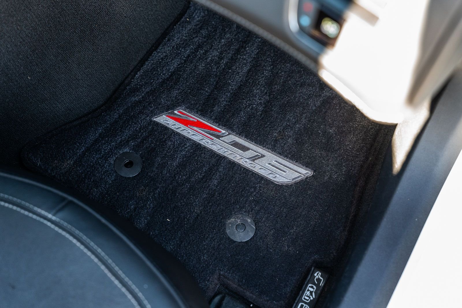 Used 2019 White Chevrolet Z06 image 24