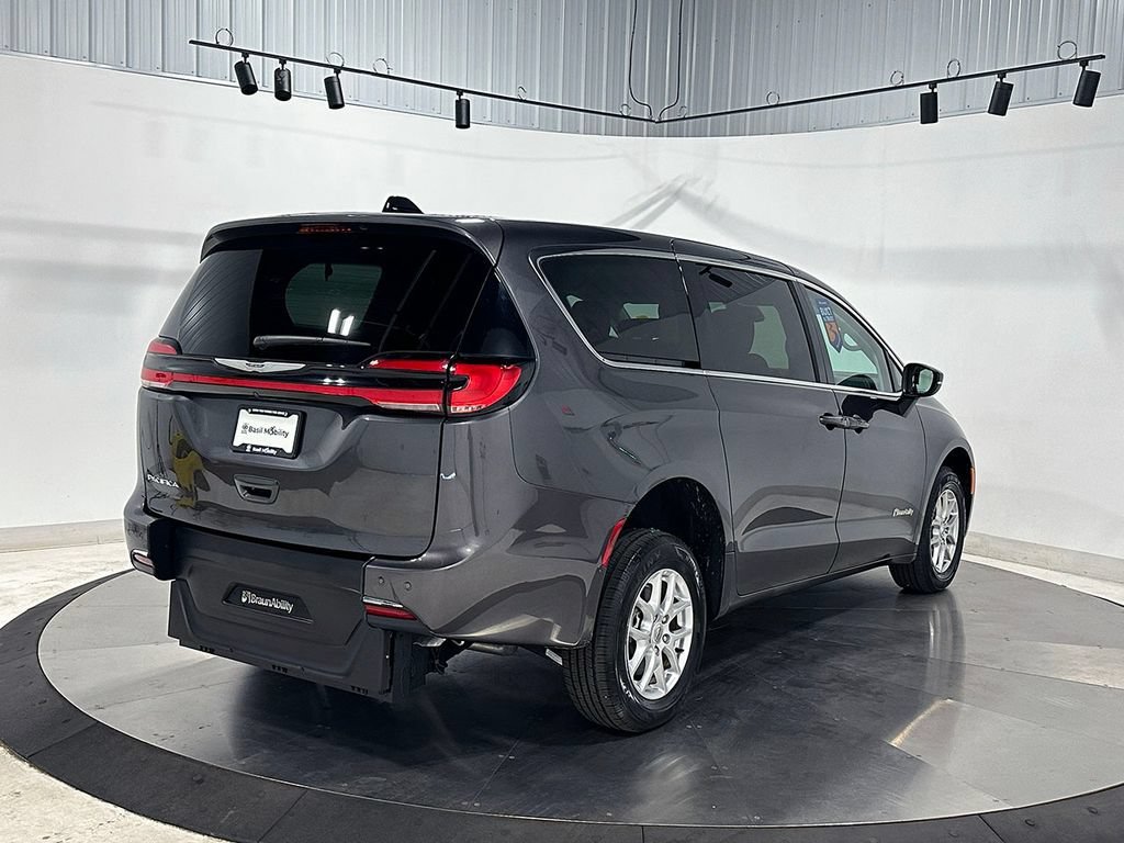 Used 2023 Gray Chrysler Touring L image 6