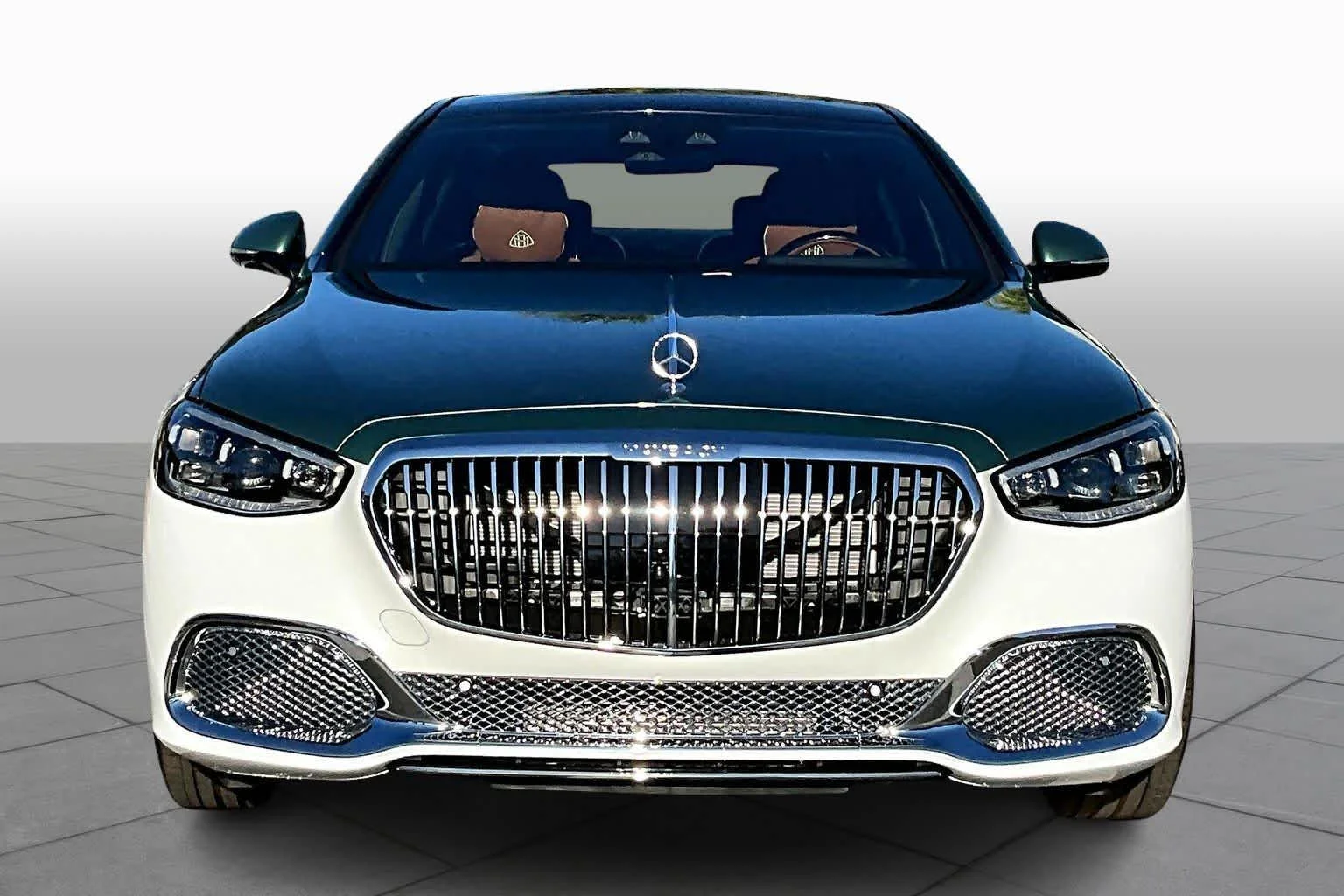 New 2026 MANUFAKTUR Moonlight White Metallic Mercedes-Benz Maybach S 680 image 3