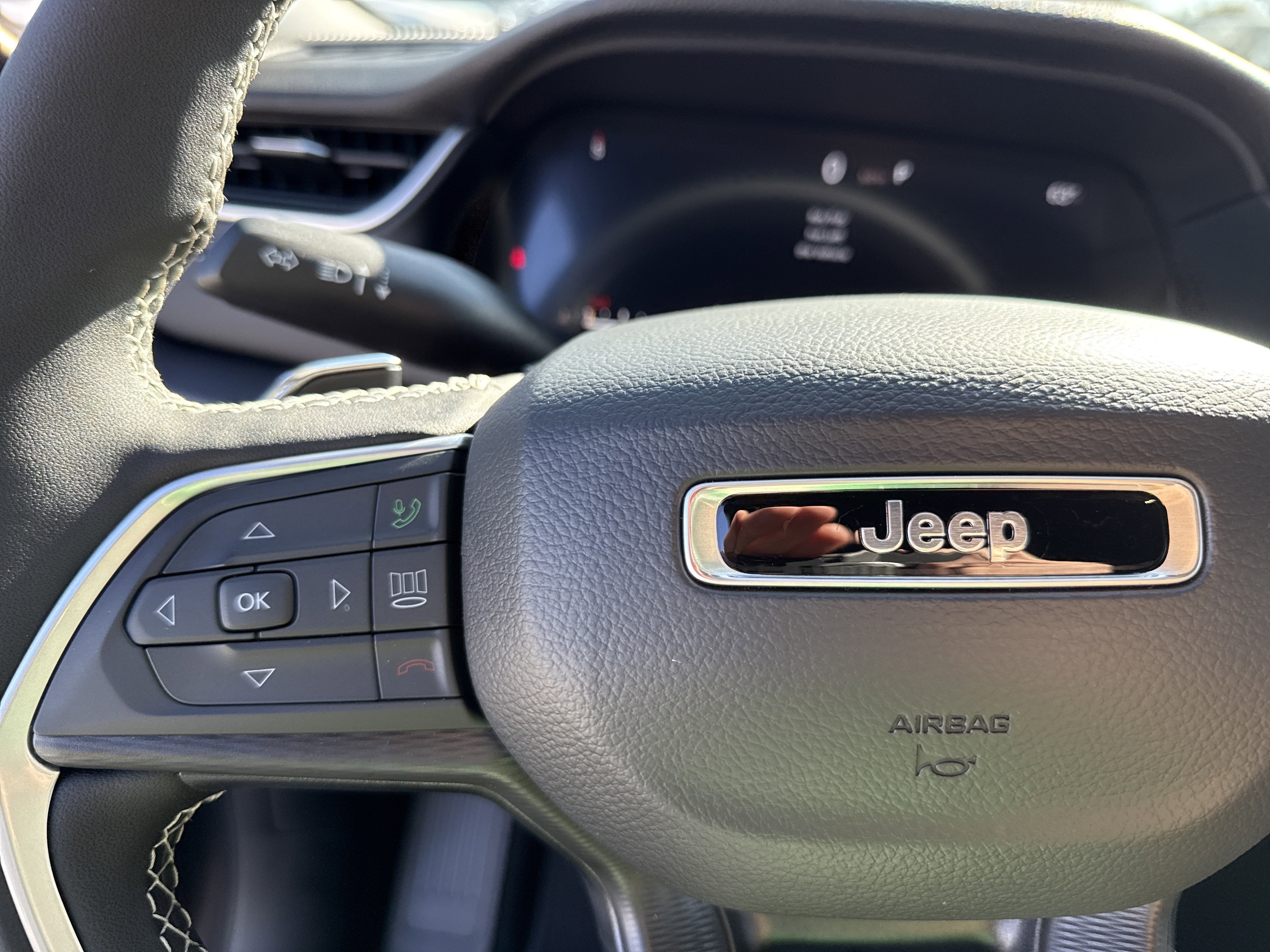 New 2025 Baltic Gray Metallic Clearcoat Jeep Laredo image 25