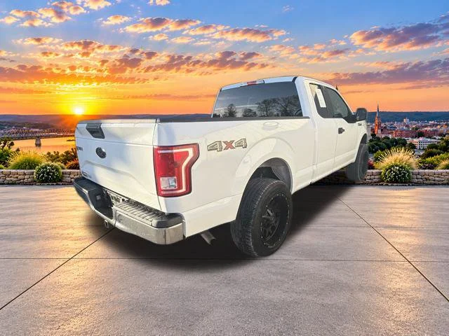 Used 2017 White Ford XLT image 3