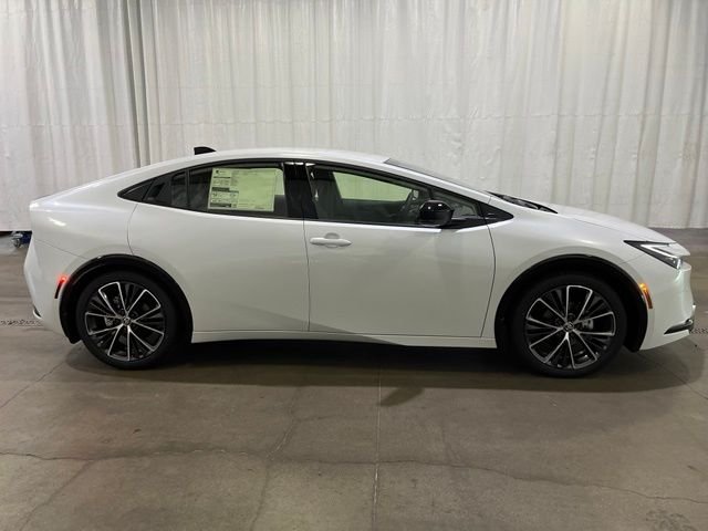 New 2026 Wind Chill Pearl <sup>1</sup> Toyota  XLE image 2