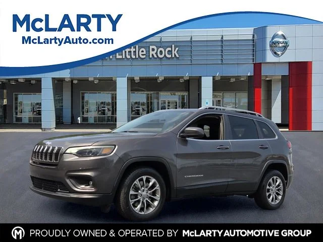 Used 2019 Gray Jeep Latitude Plus image 1