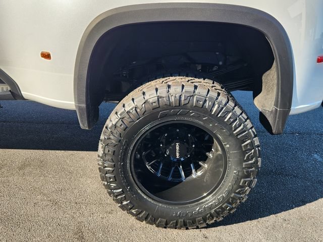 New 2026 Polar White Tricoat Chevrolet High Country DRW image 5