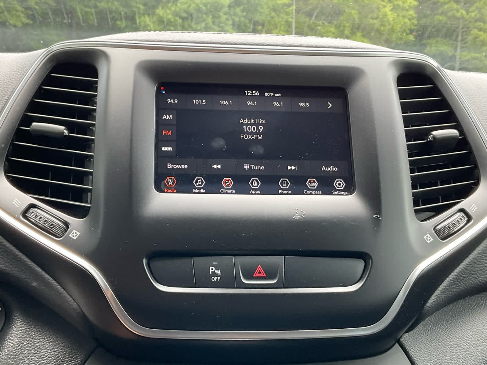 Used 2019 Bright White Clearcoat Jeep Latitude image 18