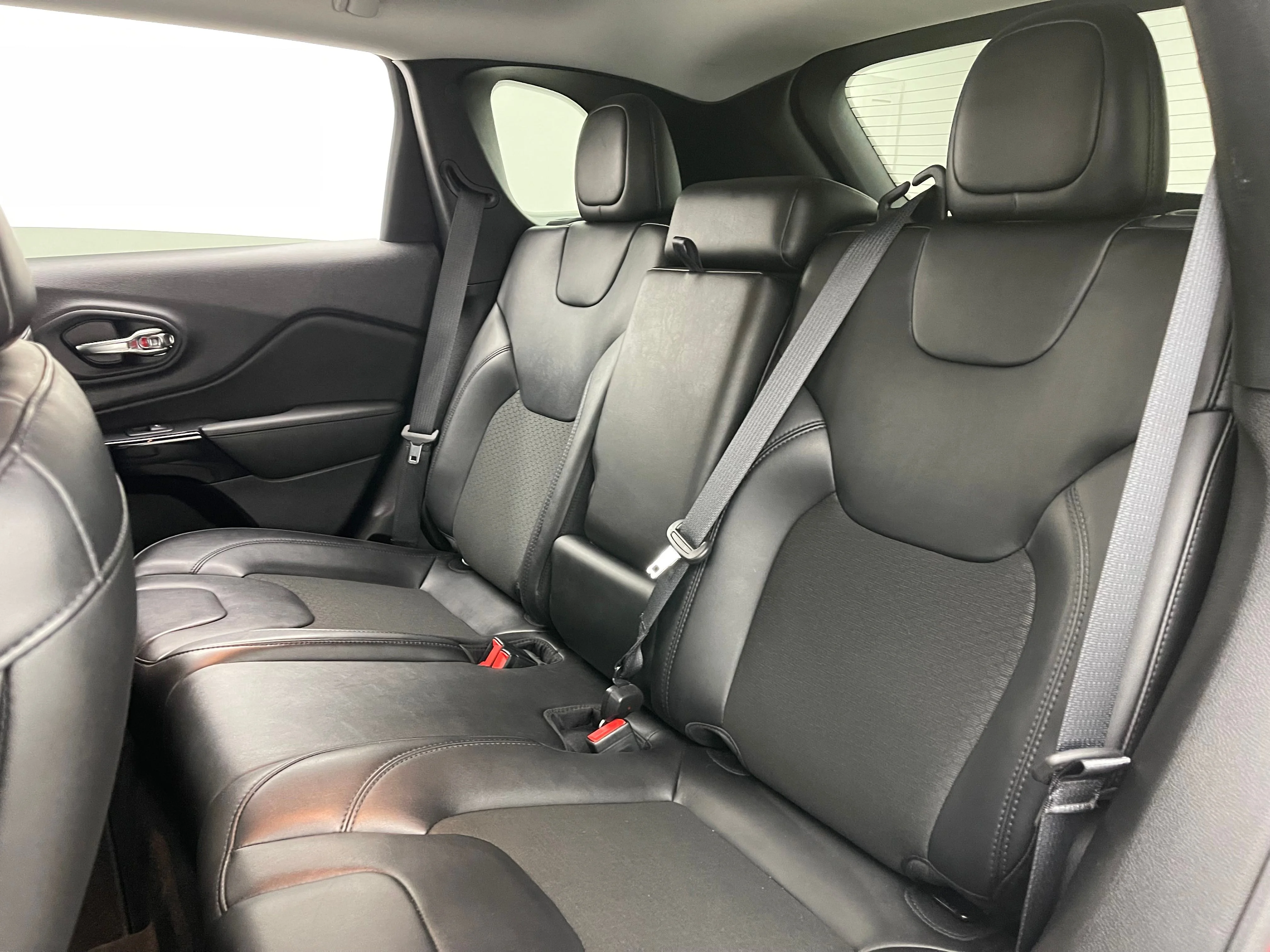 Used 2021 Velvet Red Pearlcoat Jeep Latitude Plus image 38