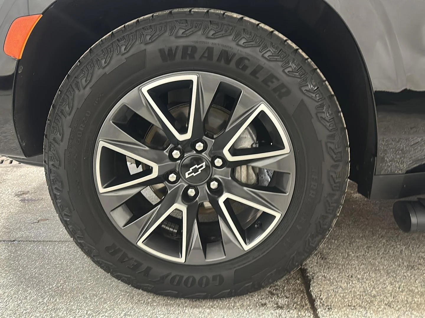 Used 2022 Black Chevrolet Z71 image 12