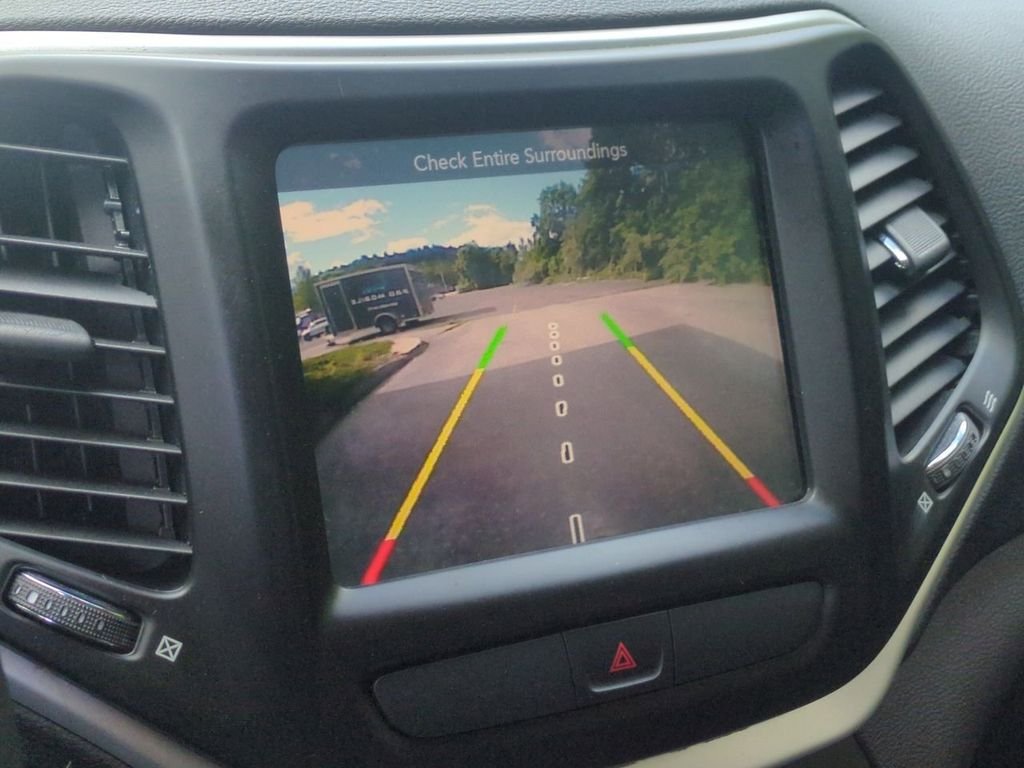 Used 2016 White Jeep Trailhawk image 21