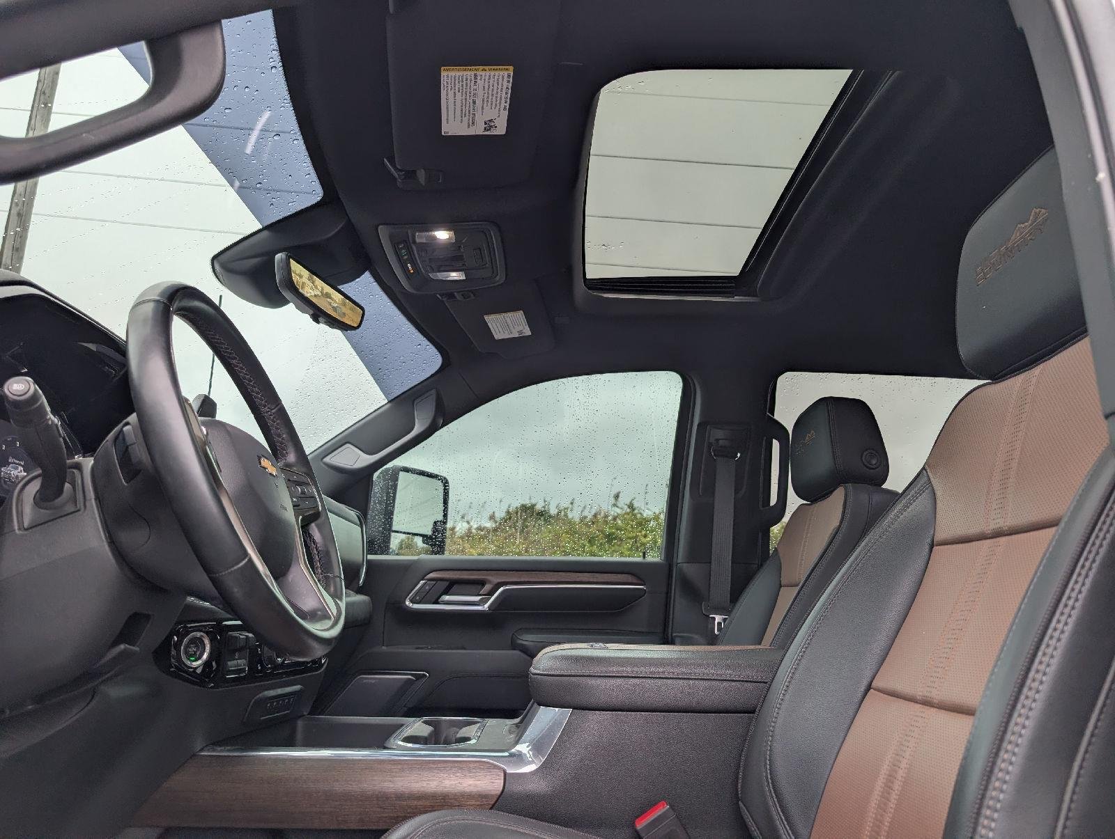 Used 2024 Iridescent Pearl Tricoat Chevrolet High Country image 8