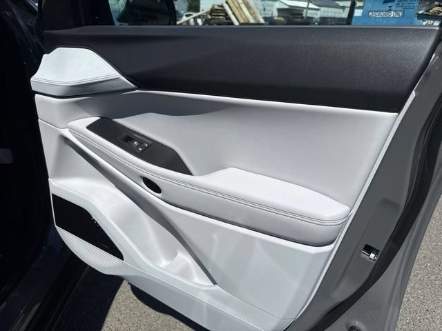 New 2026 Sting-Gray Clear-Coat Exterior Paint Jeep Limited image 8
