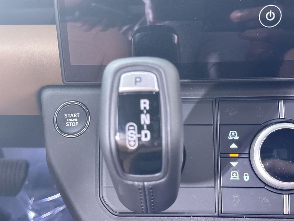 New 2026 SANTORN BLK MET Land Rover S image 18