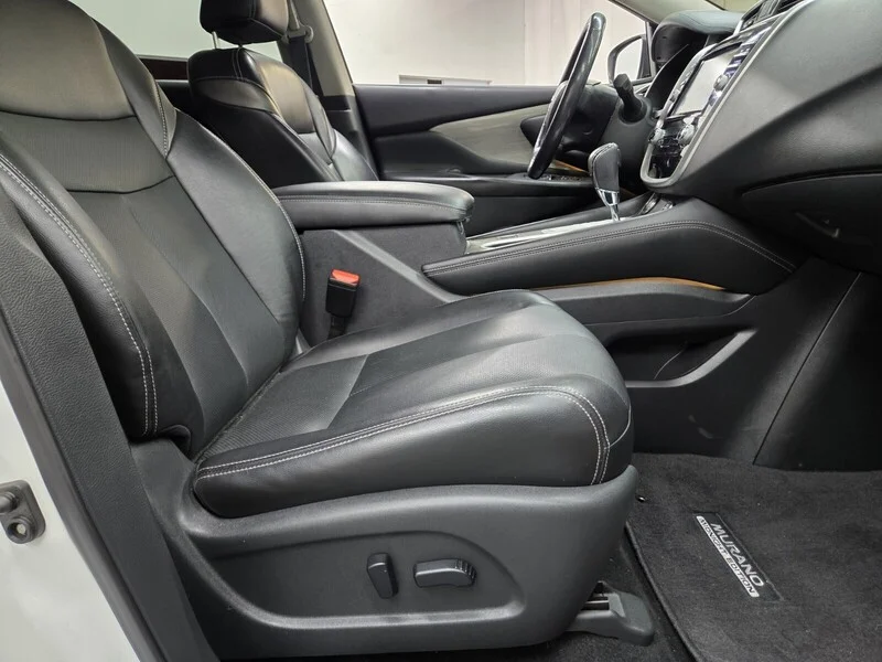 Used 2018 Pearl White Nissan SL image 12
