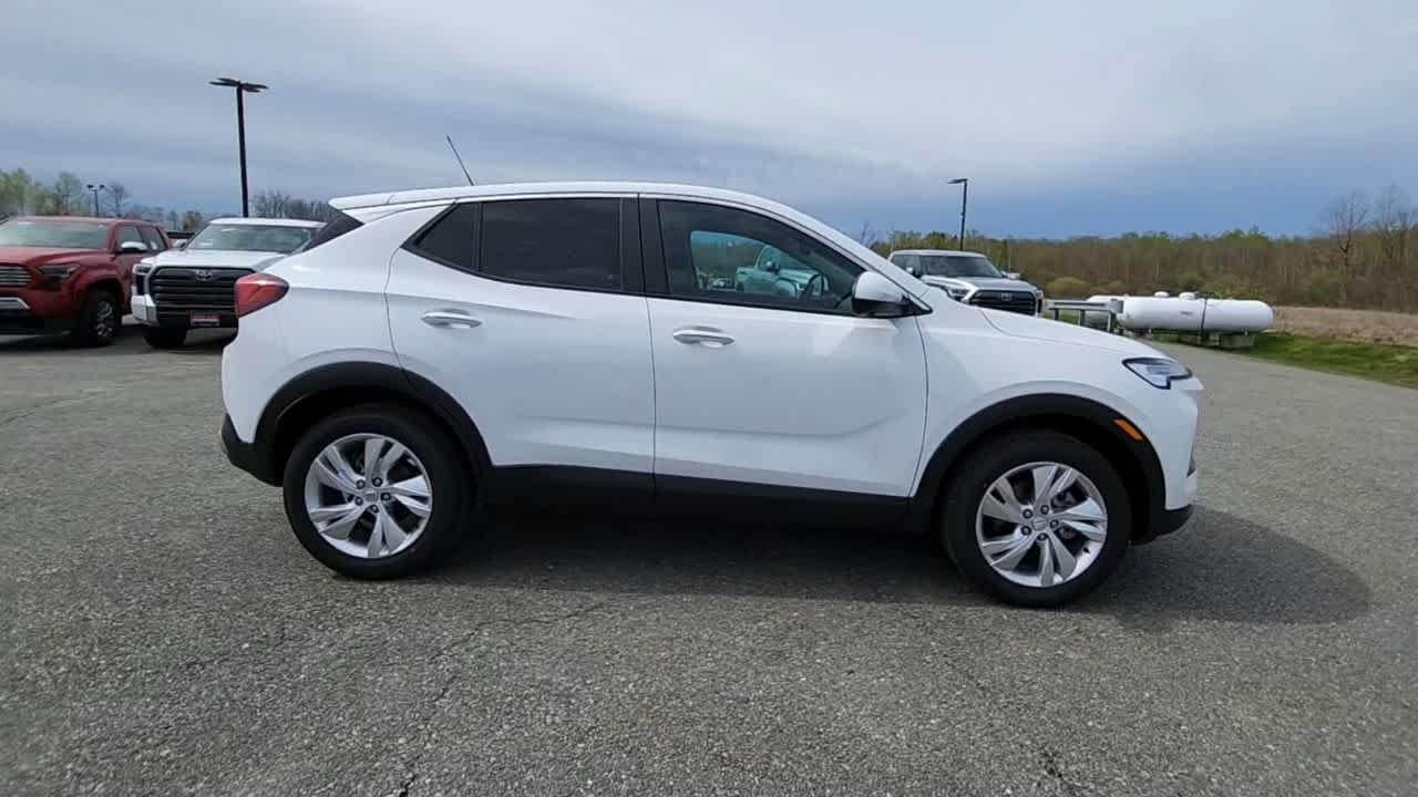 Used 2024 Summit White Buick Preferred image 9