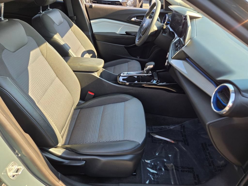 2025 Chevrolet Trax LT - Photo 15