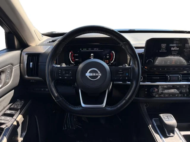 Used 2022 Black Nissan Platinum image 13