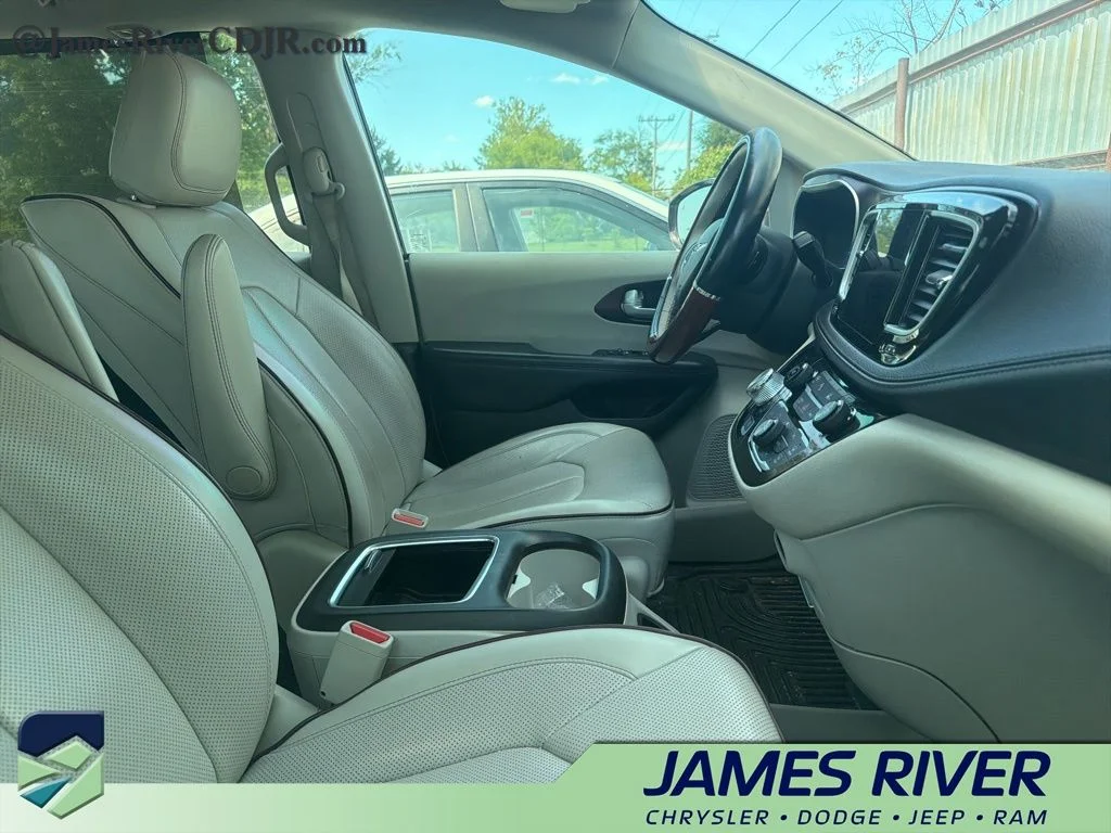 Used 2017 Chrysler Pacifica Limited with VIN 2C4RC1GG9HR633198 for sale in Ozark, MO