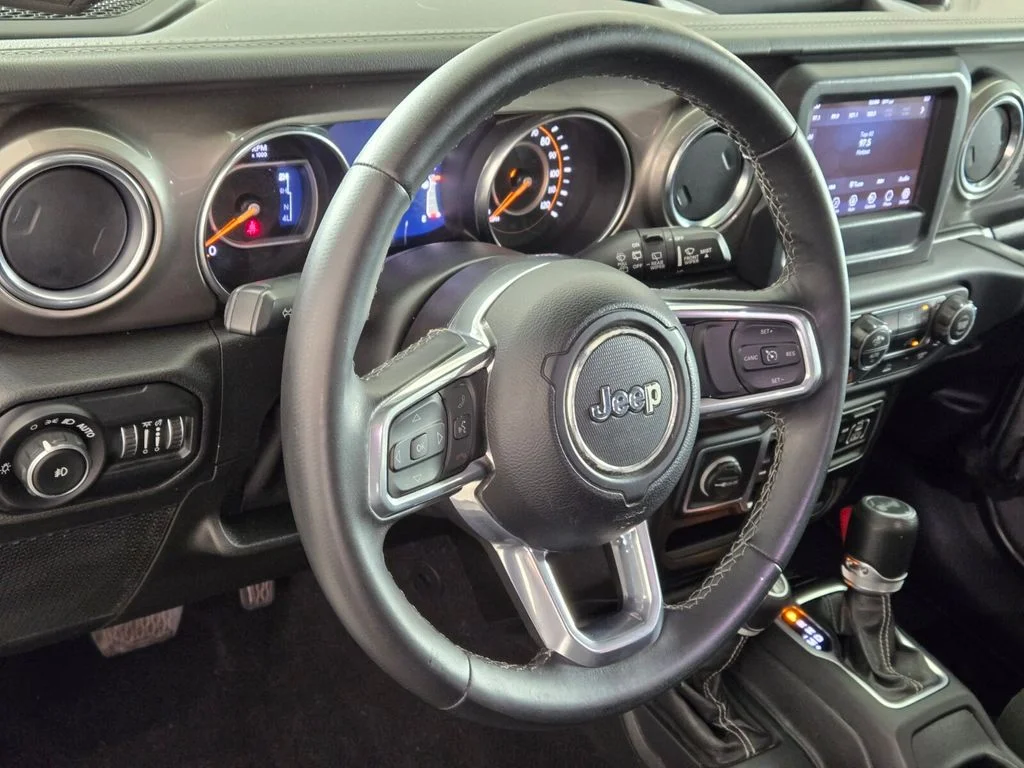Used 2021 Silver Jeep Unlimited Sahara image 27