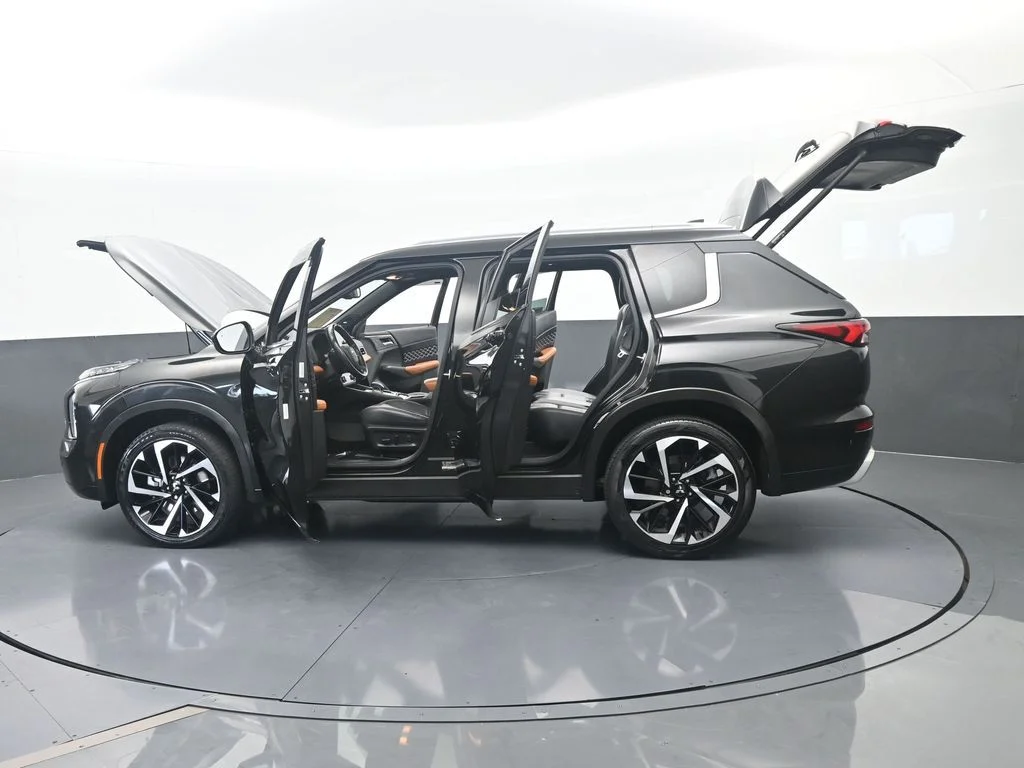 Used 2022 Black Mitsubishi SEL image 85