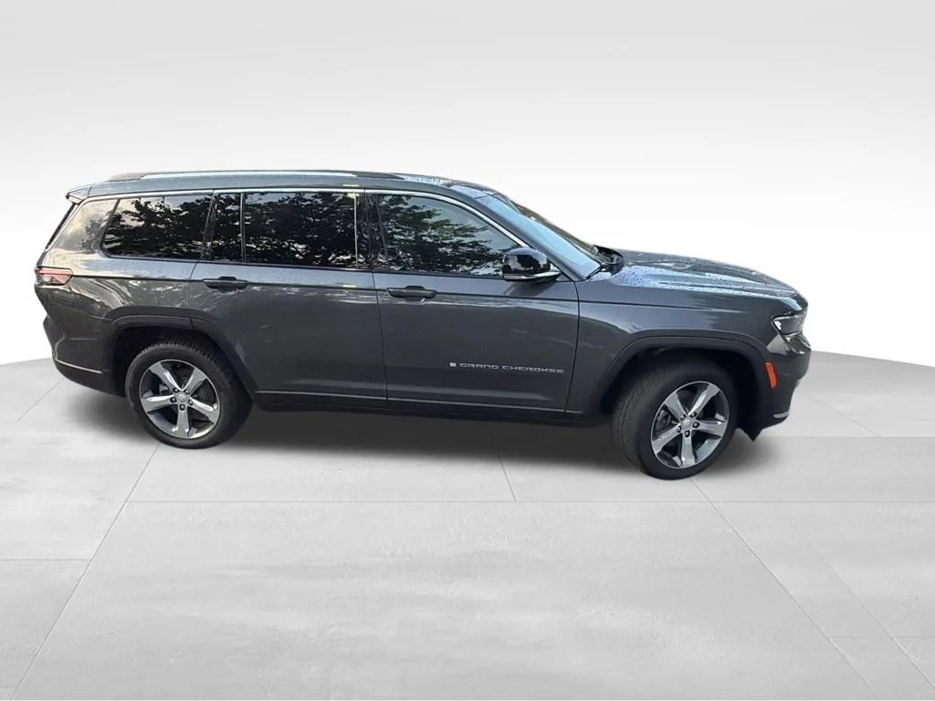 Used 2021 Gray Jeep Limited image 8