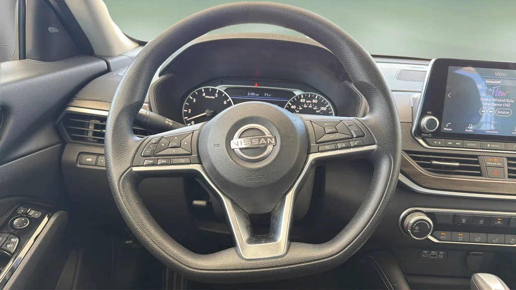 Used 2023 Pearl White Tricoat Nissan 2.5 SV image 9