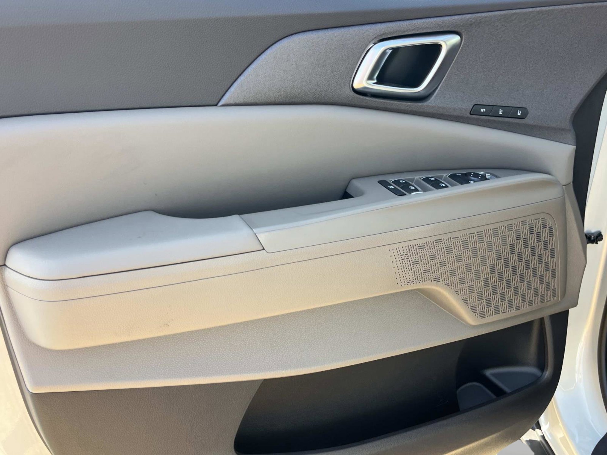 New 2026 Ivory Silver Kia EX image 31