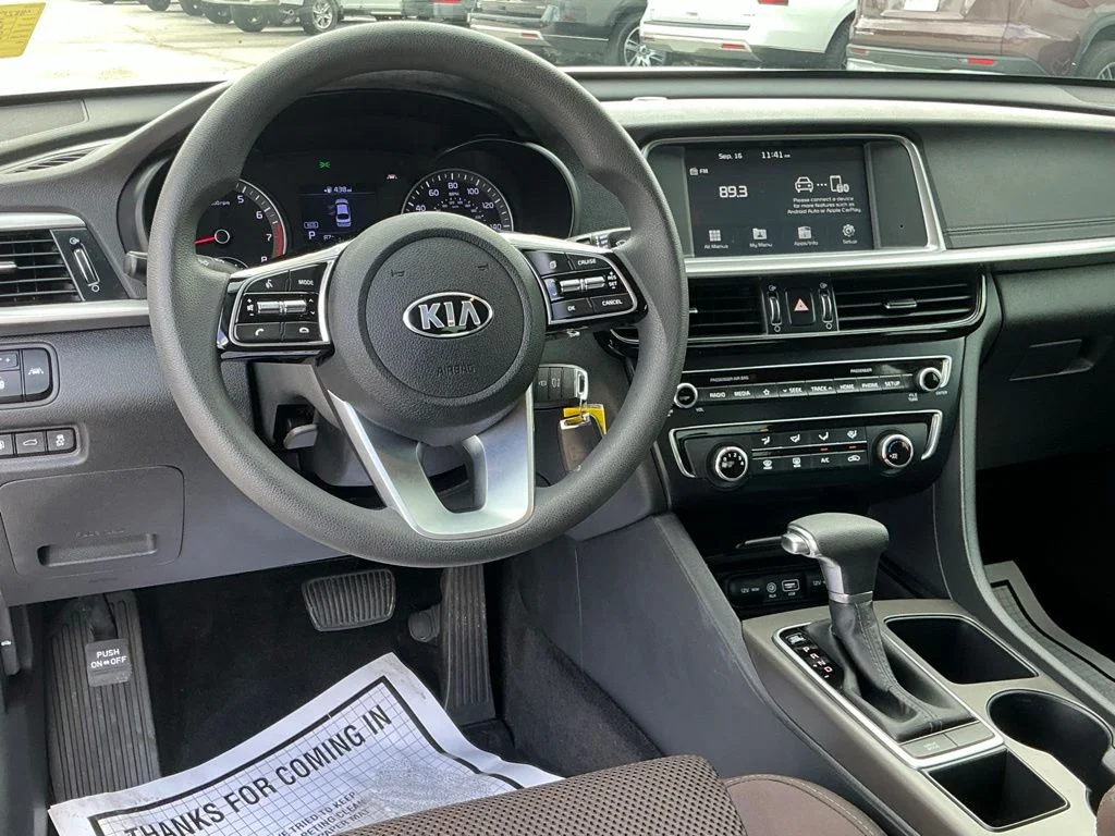 Used 2020 White Kia LX image 22
