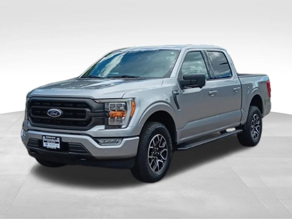 Used 2023 Iconic Silver Metallic Ford XLT image 3