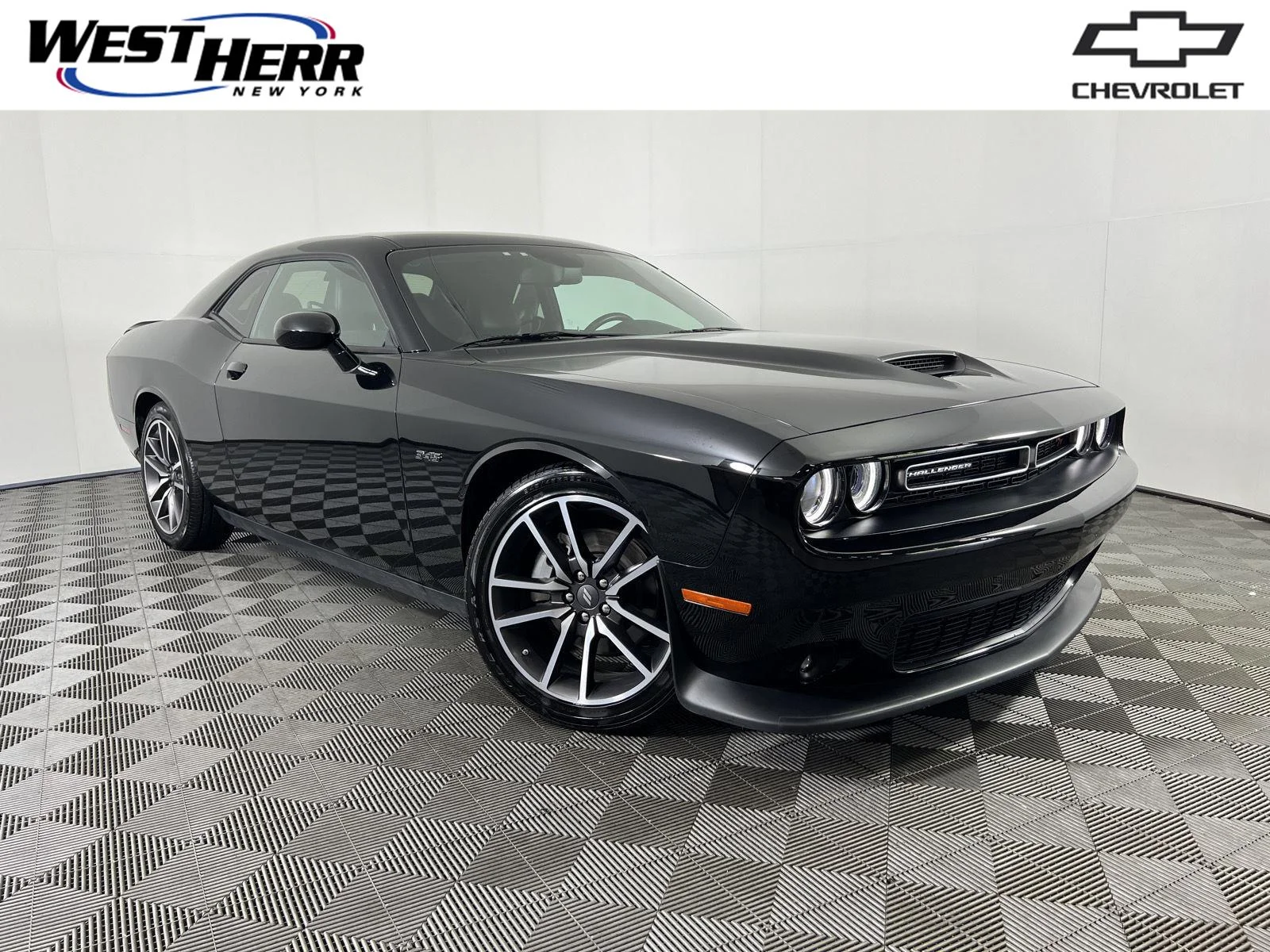 Used 2023  Dodge R/T image 1