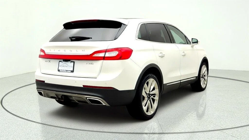 Used 2017 White Platinum Metallic Tri-Coat Lincoln Reserve AWD w/ Technology Package & 21