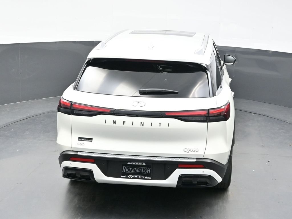 Used 2023 White INFINITI LUXE image 36