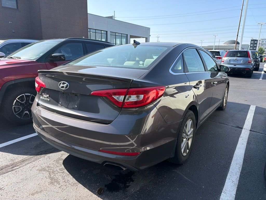 Used 2015 Dark Truffle Hyundai SE image 3