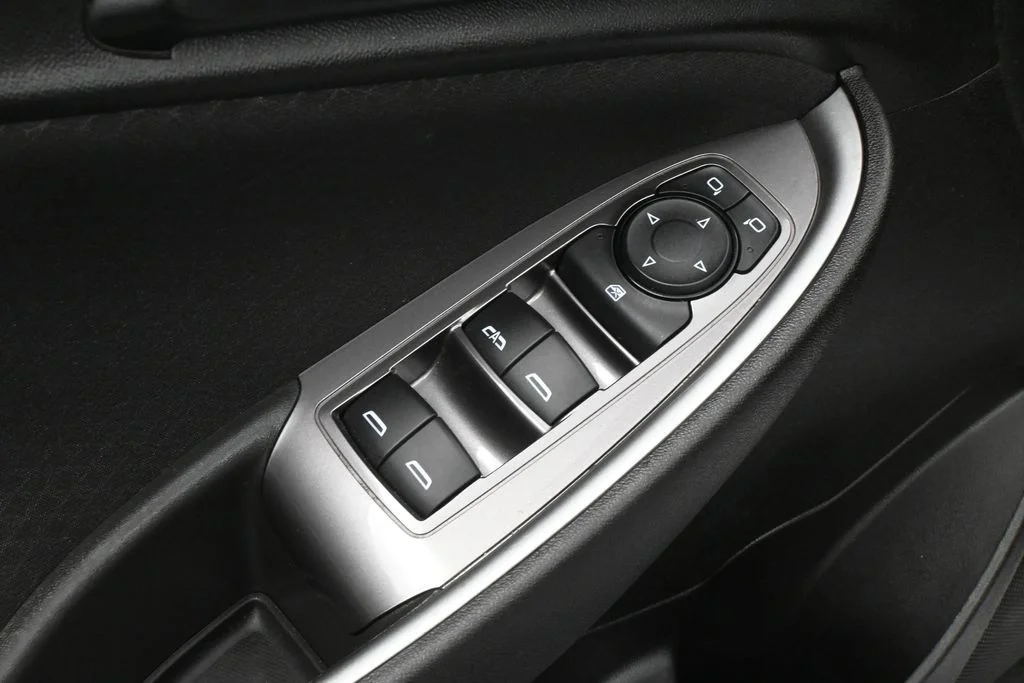 Used 2024 Summit White Chevrolet LT image 13