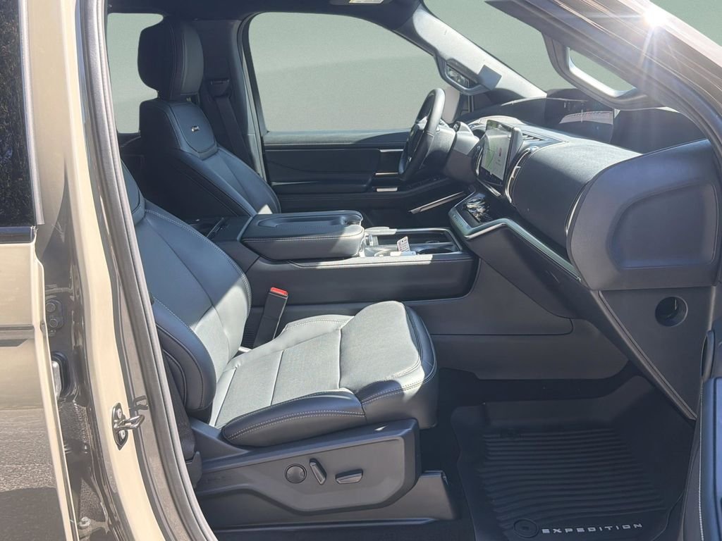 New 2026 Gray Ford Platinum image 10