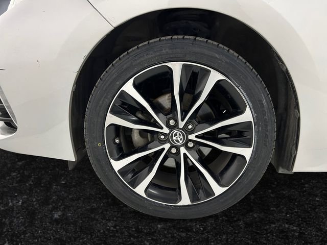 Used 2019 Silver Toyota SE image 27