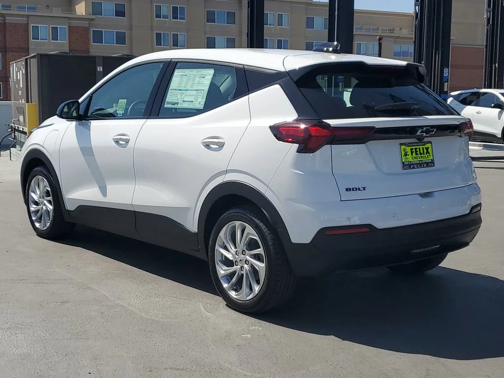 2027 Chevrolet Bolt LT - Photo 5