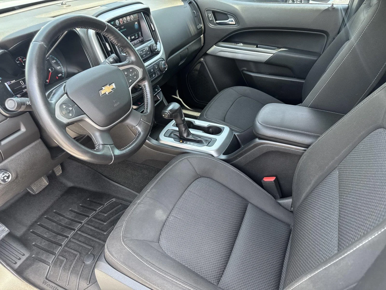 Used 2018 SILVER ICE METALLIC Chevrolet 2WD LT image 10