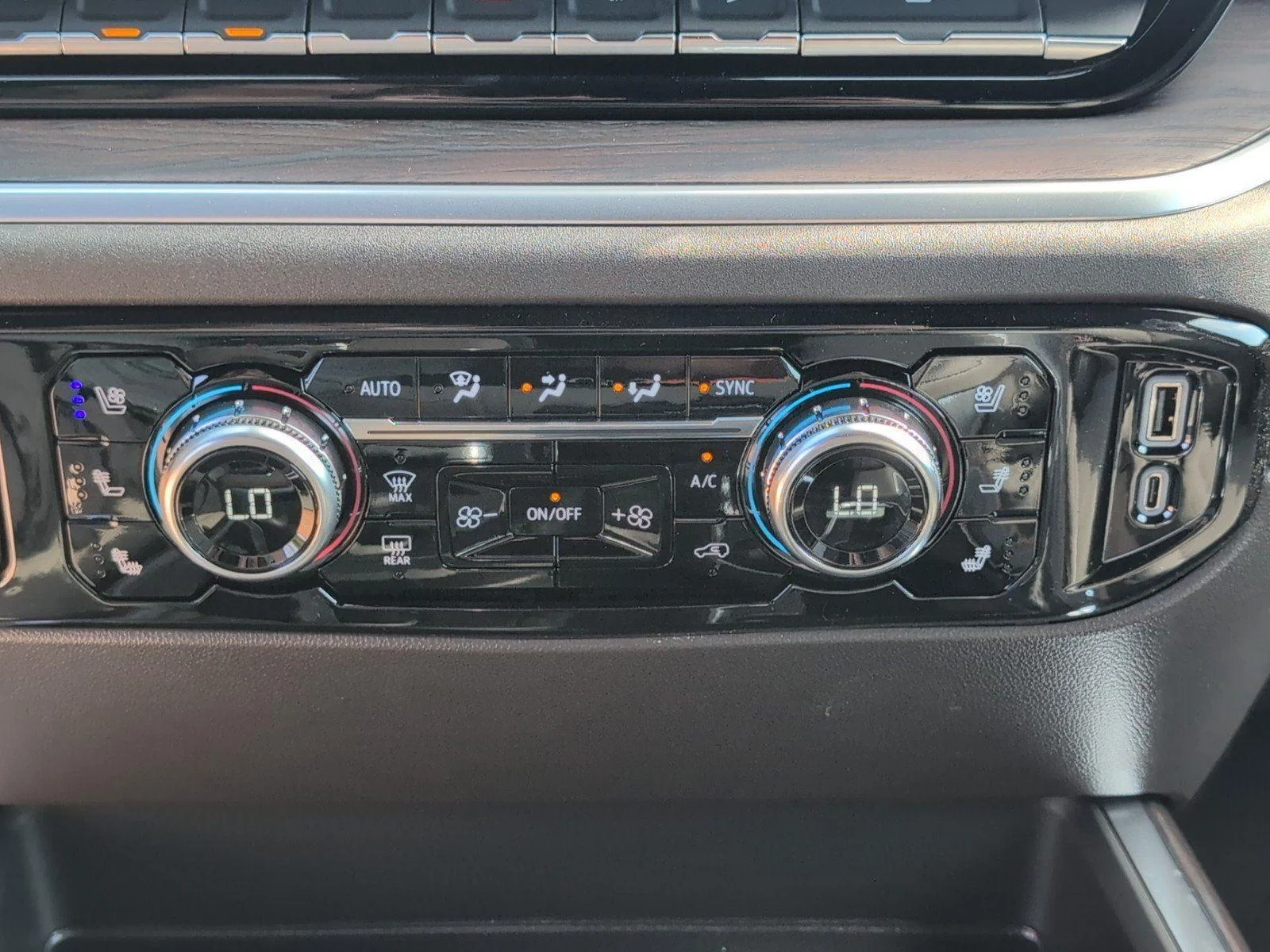 New 2026 Summit White GMC SLT image 21