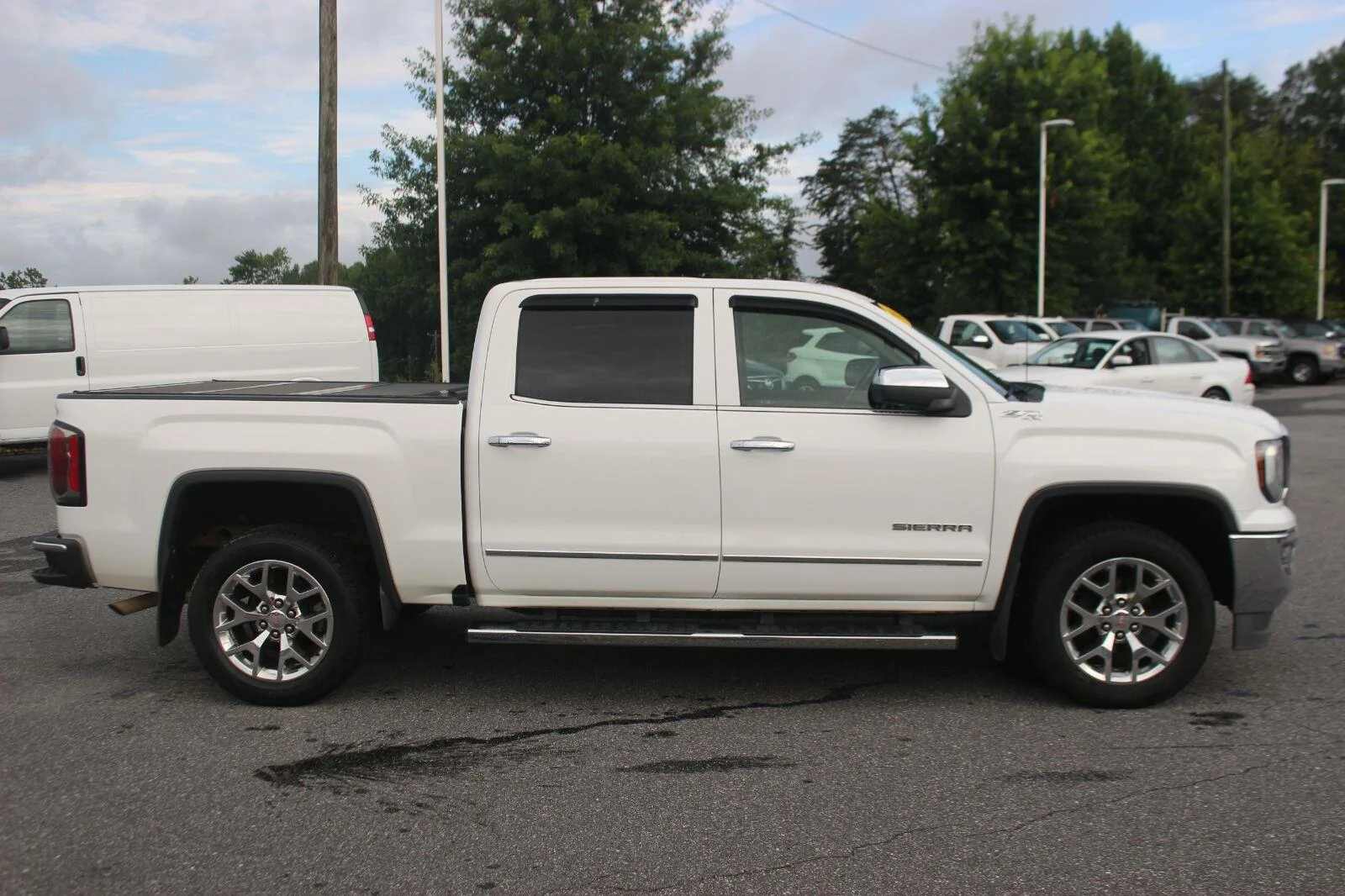 Used 2017 SUMMIT WHITE GMC SLT image 8
