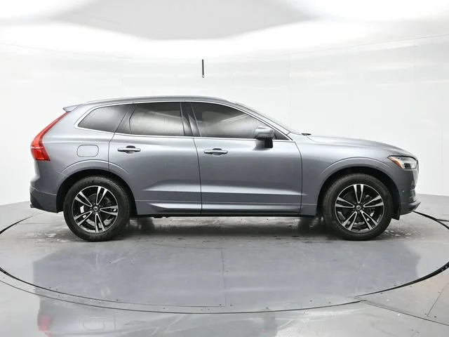 Used 2019 Grey Volvo Momentum image 8