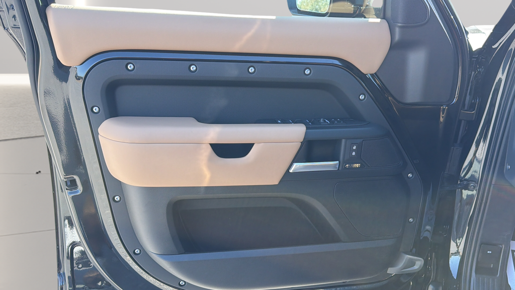New 2026 Santorini Black Land Rover X-Dynamic SE image 20