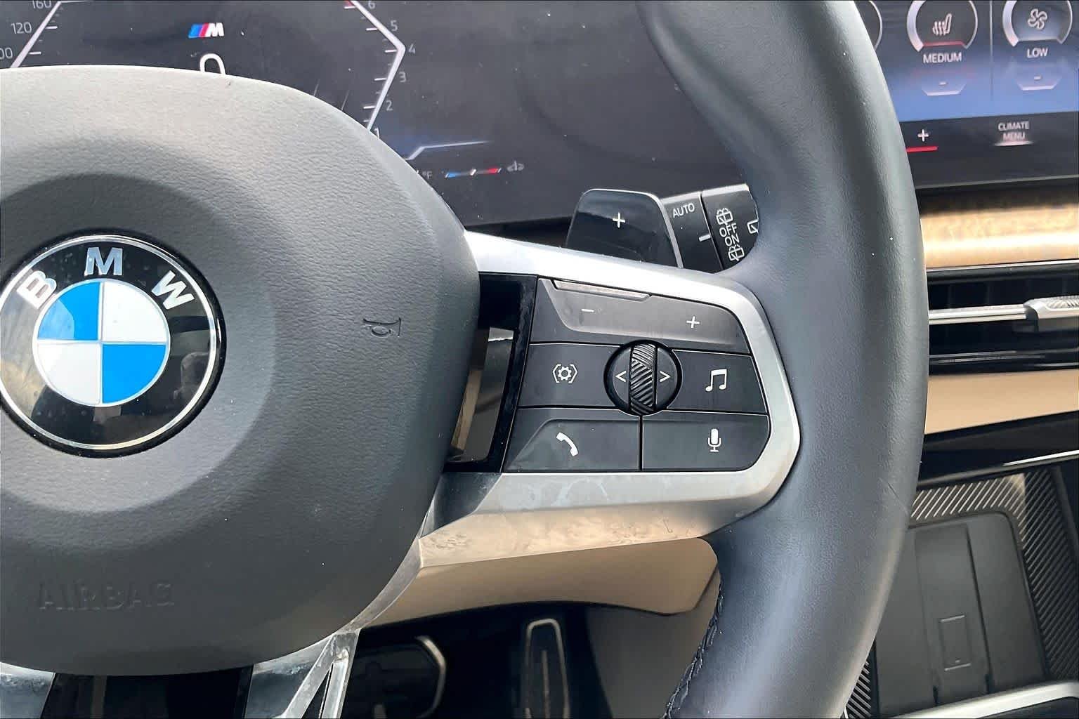 Used 2023 Mineral White Metallic BMW xDrive28i image 26
