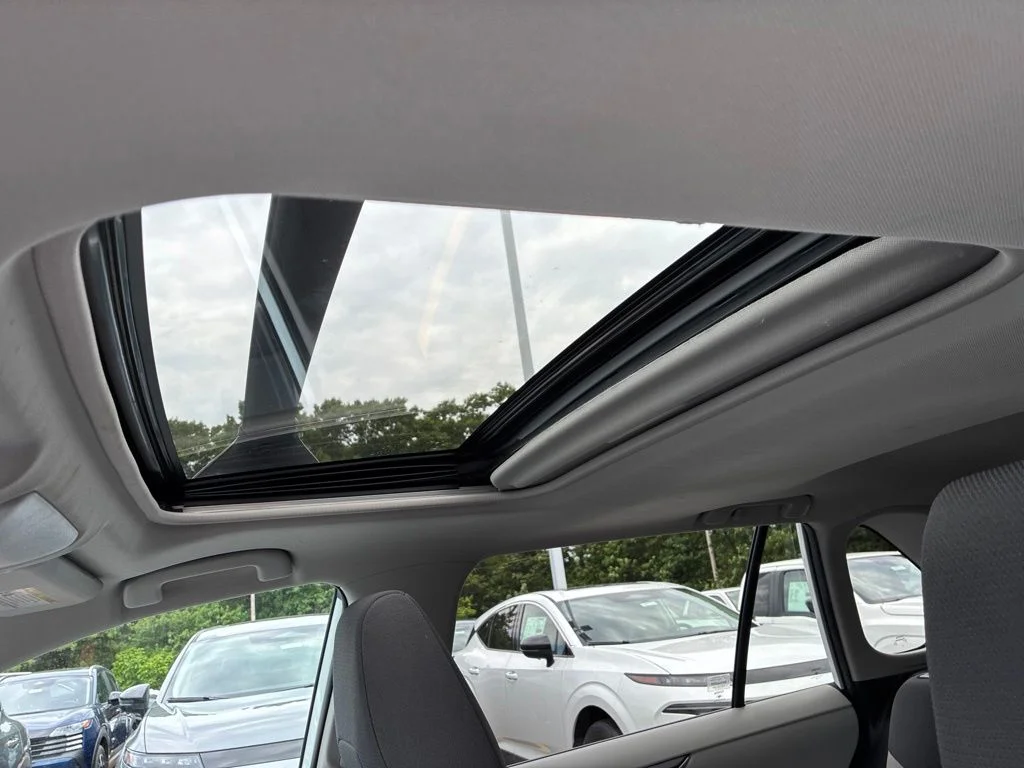 Used 2022 White Toyota XLE image 24