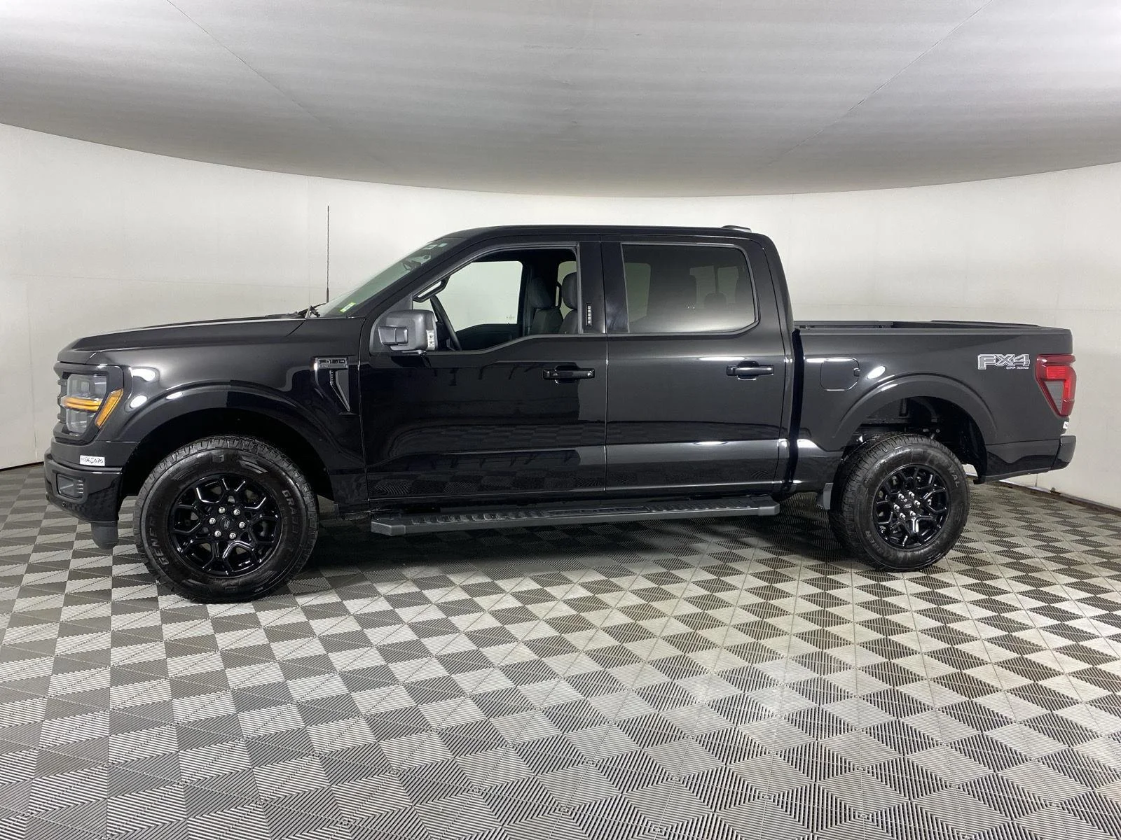Used 2026 Agate Black Ford XLT image 4