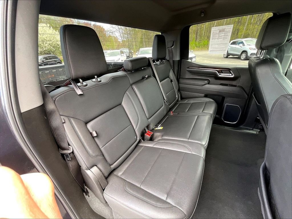 Used 2025 Silver GMC SLT image 19