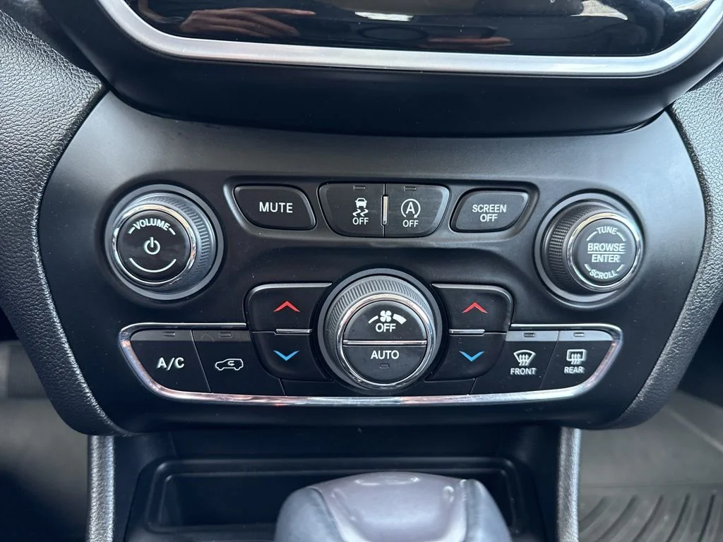 Used 2020 White Jeep Limited image 14