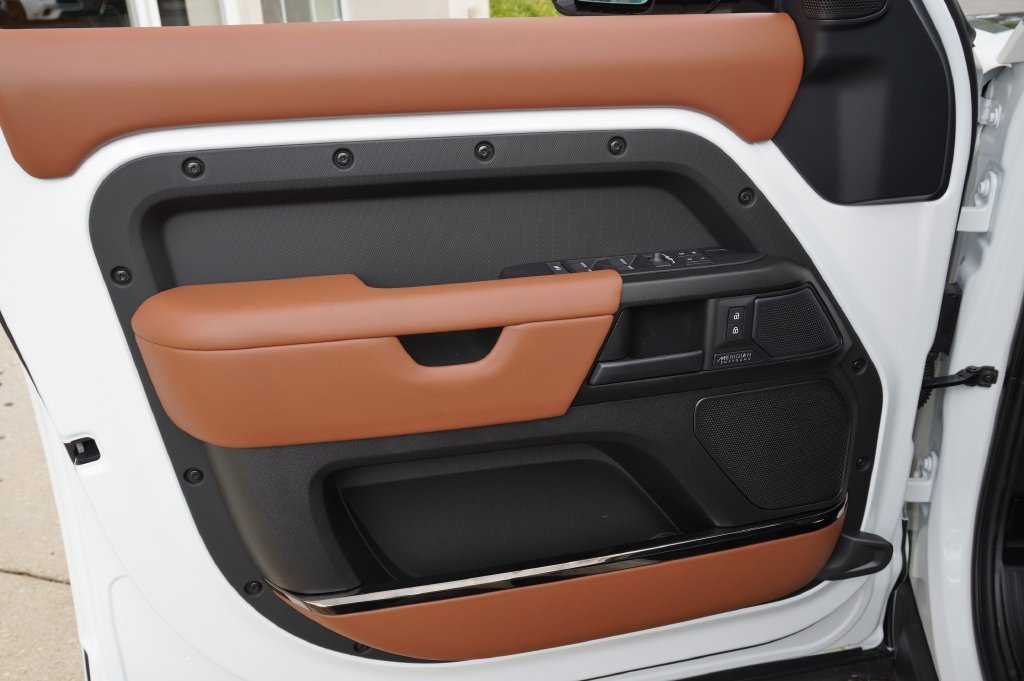 New 2026 Fuji White Land Rover OCTA image 12