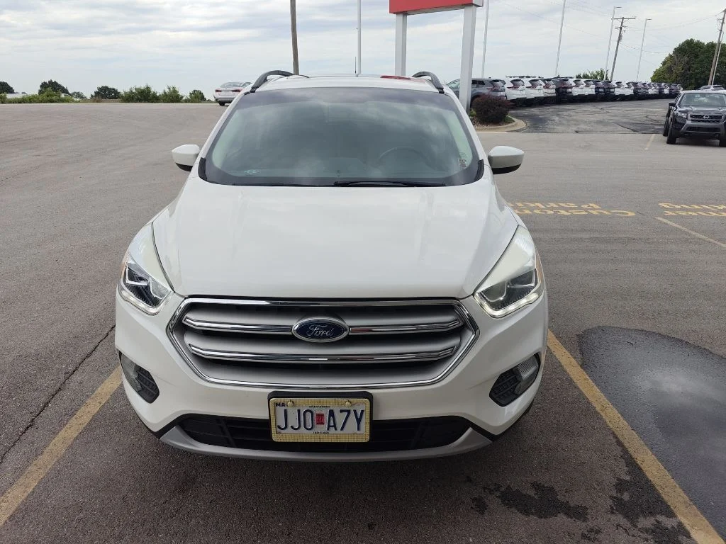 Used 2018 White Ford SEL image 1