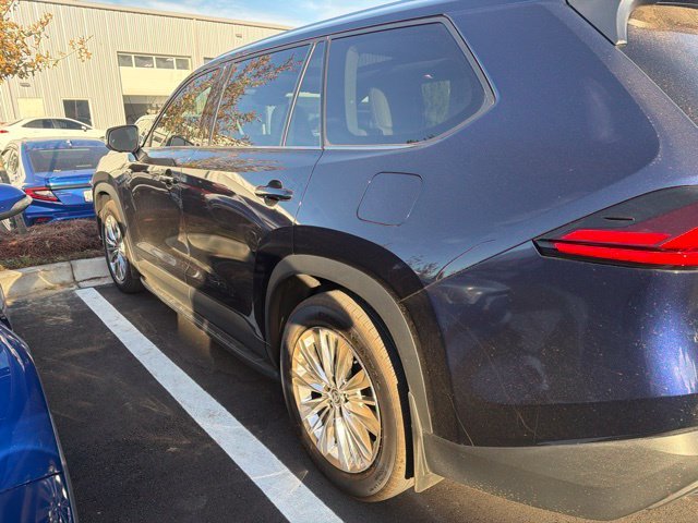 Used 2025  Toyota Platinum image 32