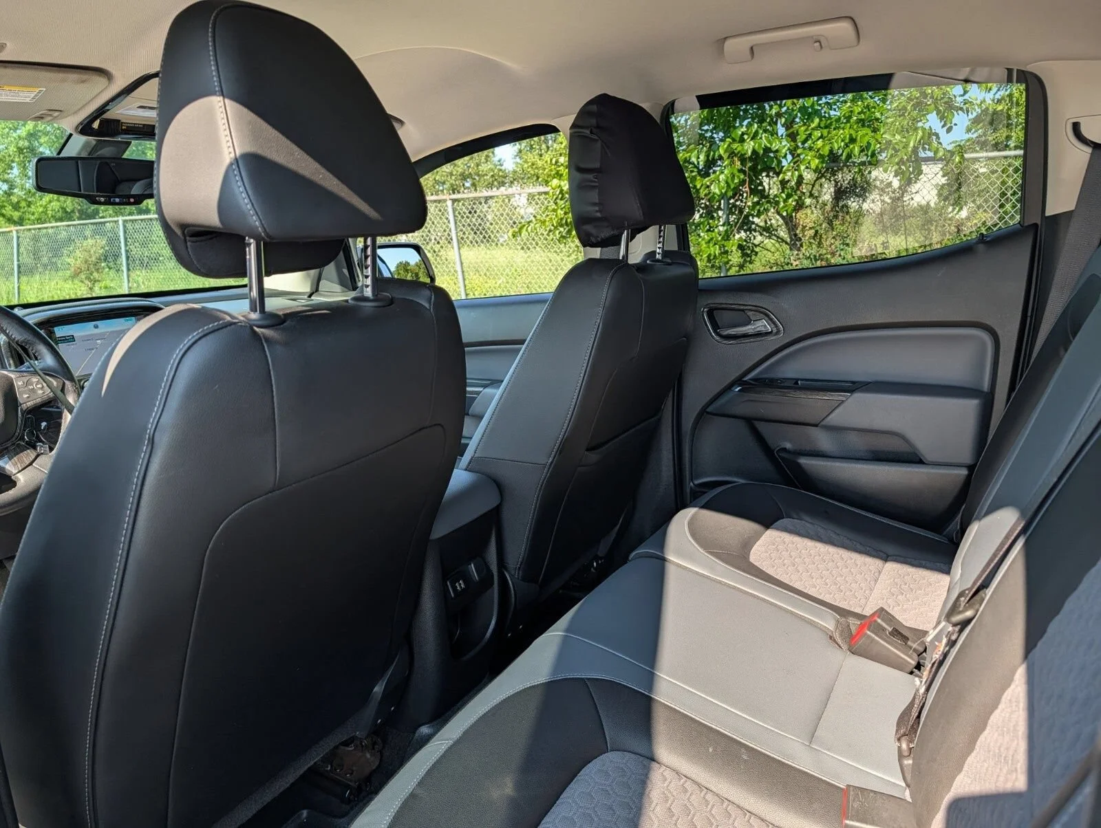 Used 2015 CYBER GRAY METALLIC Chevrolet 4WD Z71 image 24